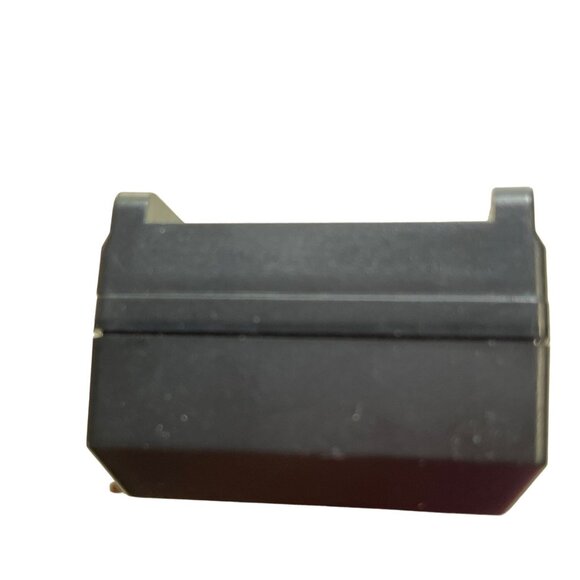 Video/Digital Camera Travel Charger Universal Input 100-240V Output 8.4V 500mA F - Picture 6 of 7